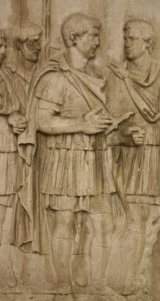 Cine a inlaturat moartea lui Decebal de pe Columna Traiana?