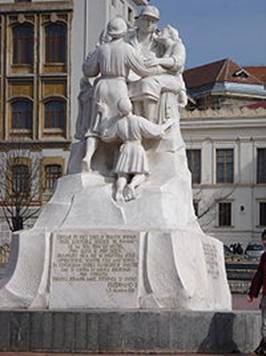 200px-Monumentul_Unirii_din_1918_Iasi.jpg