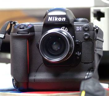 Nikon D-1