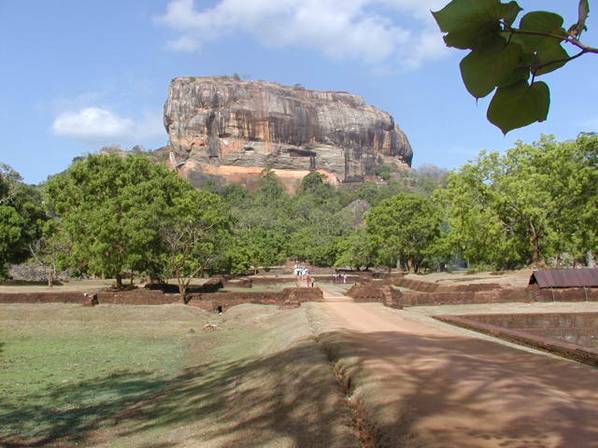 File:Sigiriya Apprach.JPG