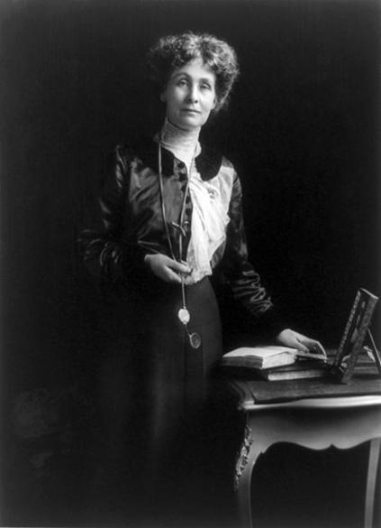 C:Documents and SettingsdaescuDesktopistorie in imagini447px-Emmeline_Pankhurst2.jpg